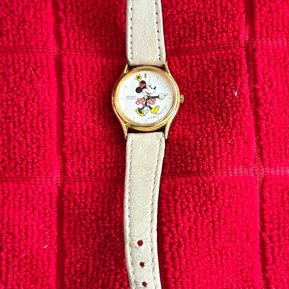 Vintage Seiko Miney Mouse Watch. Highly collectible. No longer made - Picture 2 of 5